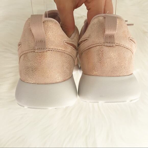 NIKE Run Roshe Running Sneakers Metallic Bronze - Picture 4 of 7